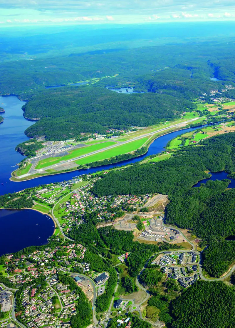 Flyfoto over Hamrevann, Kjevik og Topdalsfjorden
